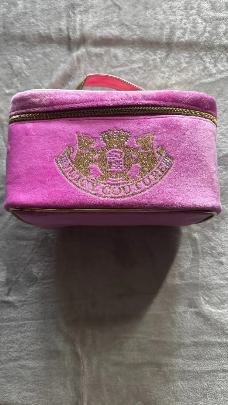 Juicy Couture NEW Pink Velvet Travel Toiletry Cosmetic Bag Bottle Gold Logo Zip